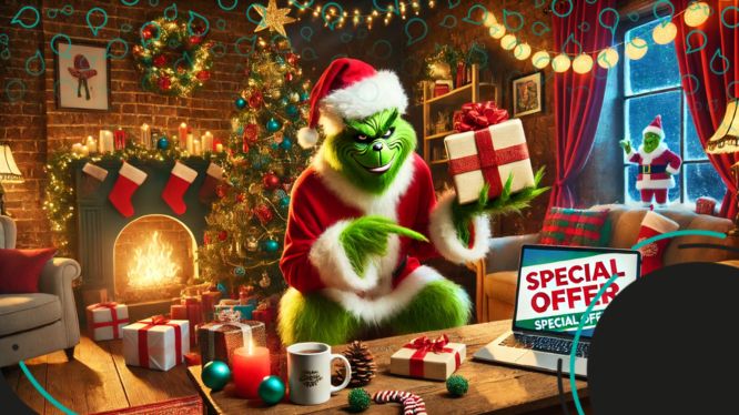 El Grinch vestido de Santa sostiene un regalo envuelto con una sonrisa traviesa, en un cálido salón navideño decorado con un árbol iluminado, calcetas colgadas en la chimenea y luces festivas. En una mesa, una laptop muestra un anuncio que dice "Special Offer," rodeada de adornos y tazas de chocolate caliente